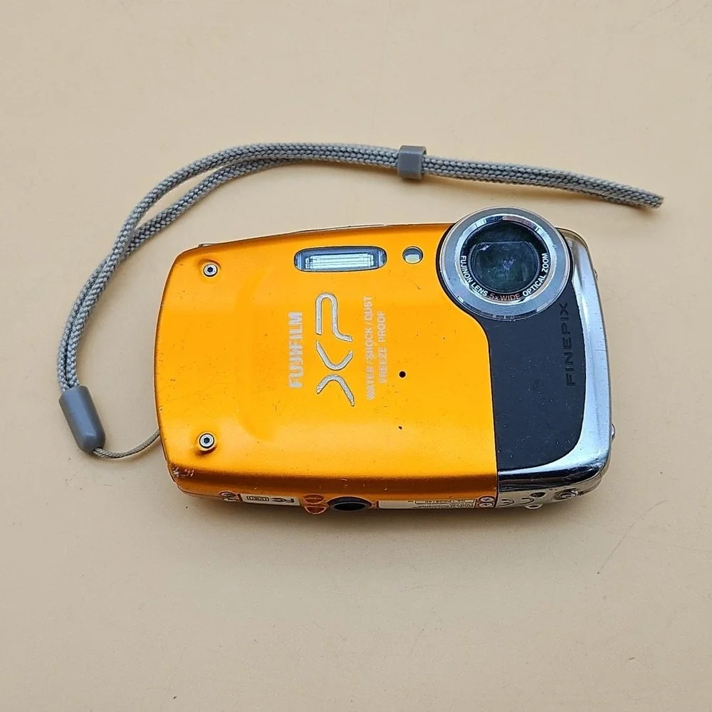 FUJIFILM FinePix XP Series XP20 14.2MP Waterproof Digital Camera FOR PARTS